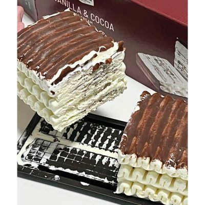 Small cakes, freshly made, children's desserts, desserts after meals